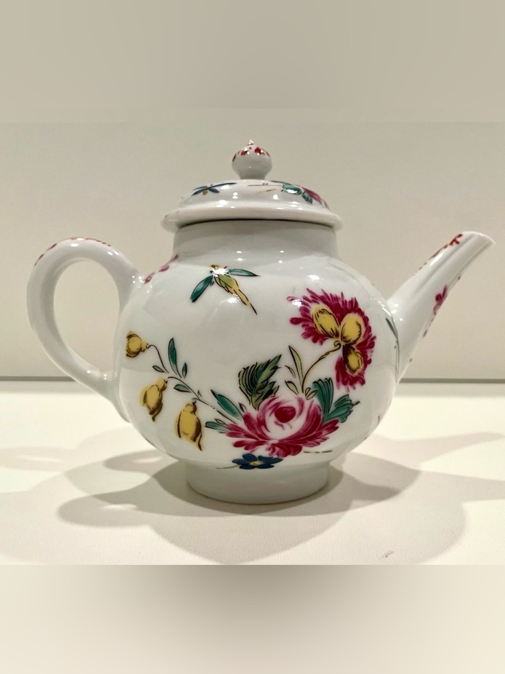 Franklin Mint 1985 “Bow” Victoria and Albert Museum Teapot | Small | EUC